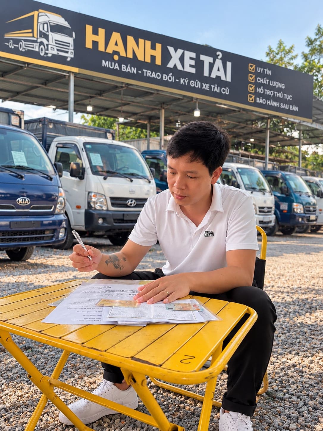 Làm thủ tục giấy tờ mua bán xe tại bãi xe Hạnh Xe Tải