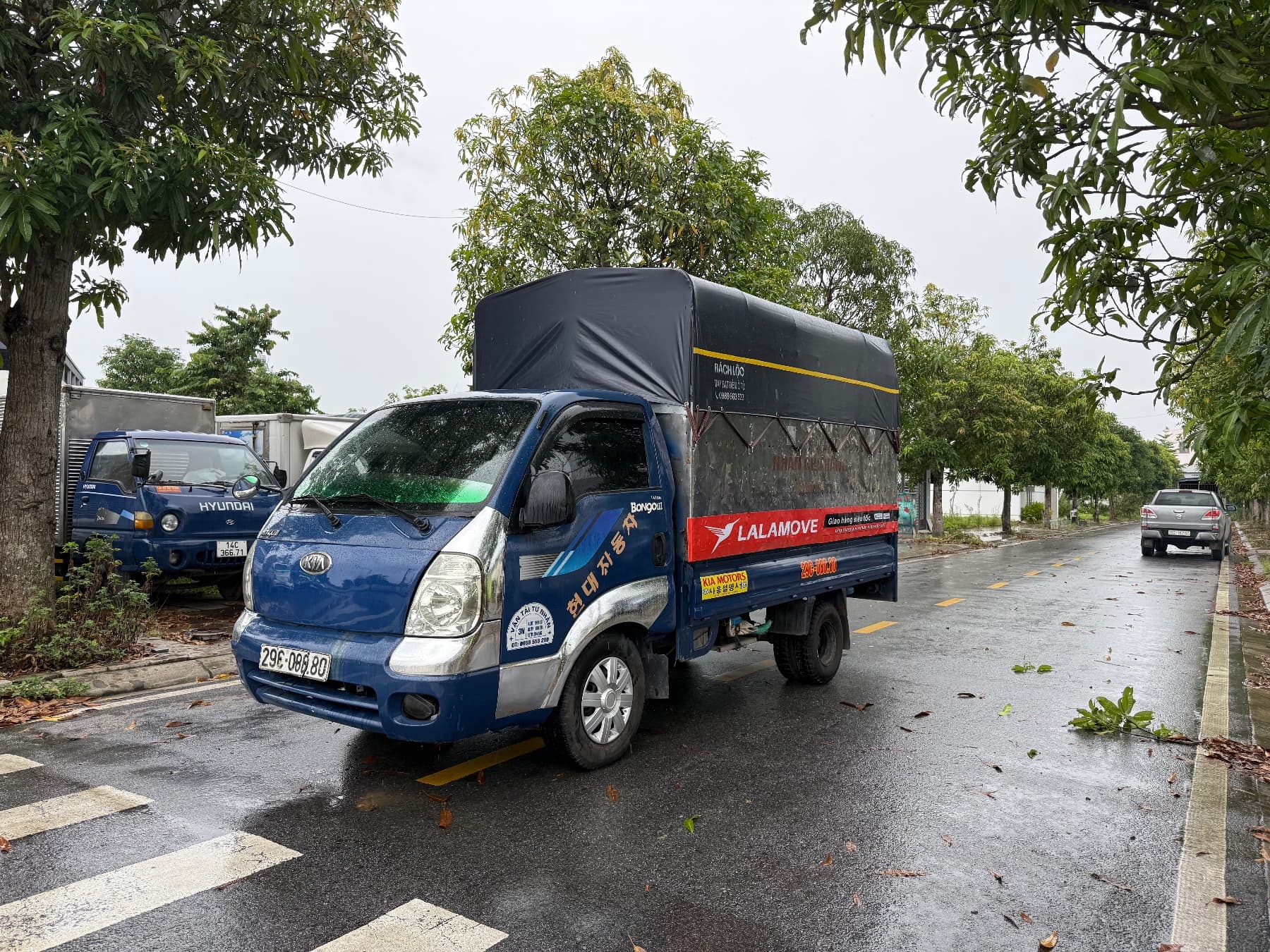 Xe tải Kia Bongo 2004 (máy cơ) thùng bạt