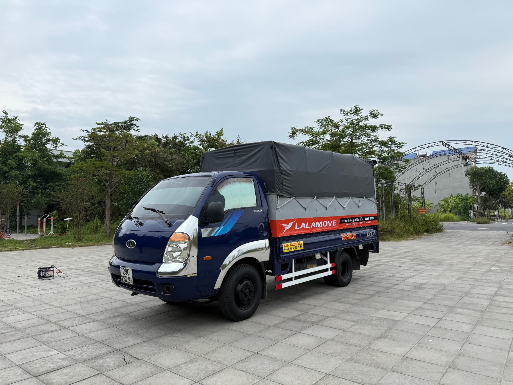 Xe tải Kia Bongo 2004 (máy điện) thùng bạt